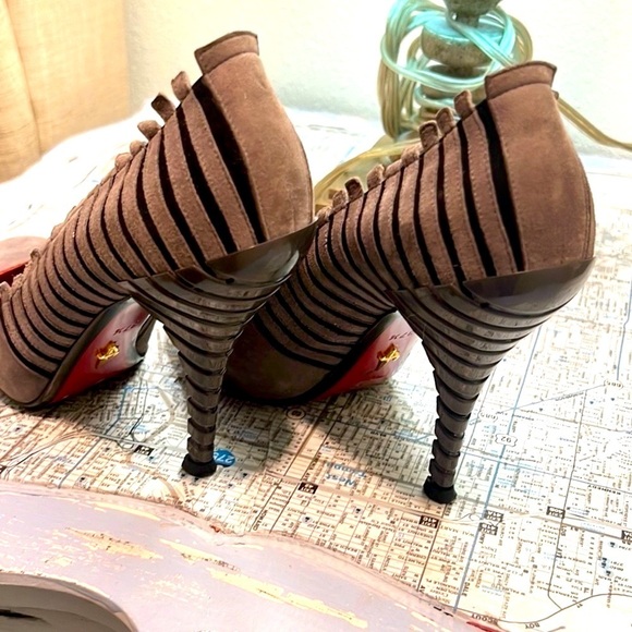 🔥Cesare Paciotti, Exquisite Suede Heels in Soft Charcoal,Woman’s Size 37.5, EUC - Picture 6 of 10